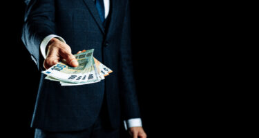 Legislatívne zmeny Odmeňovanie zamestnancov vo verejnom záujme a nové povinnosti od roku 2026