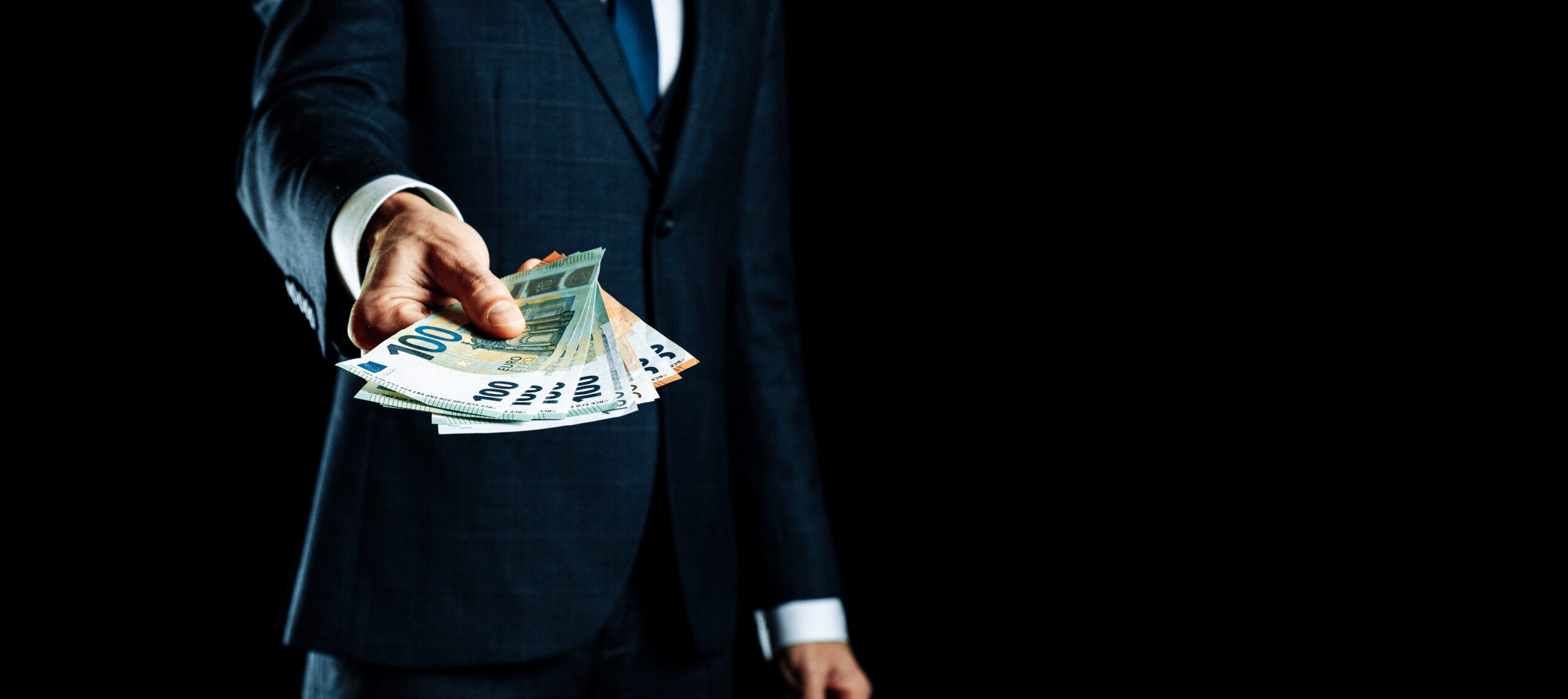 Legislatívne zmeny Odmeňovanie zamestnancov vo verejnom záujme a nové povinnosti od roku 2026