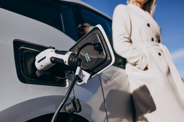 Požiarna ochrana elektromobilov a nabíjacích staníc v roku 2026